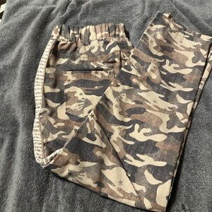 Woman’s Camo pants